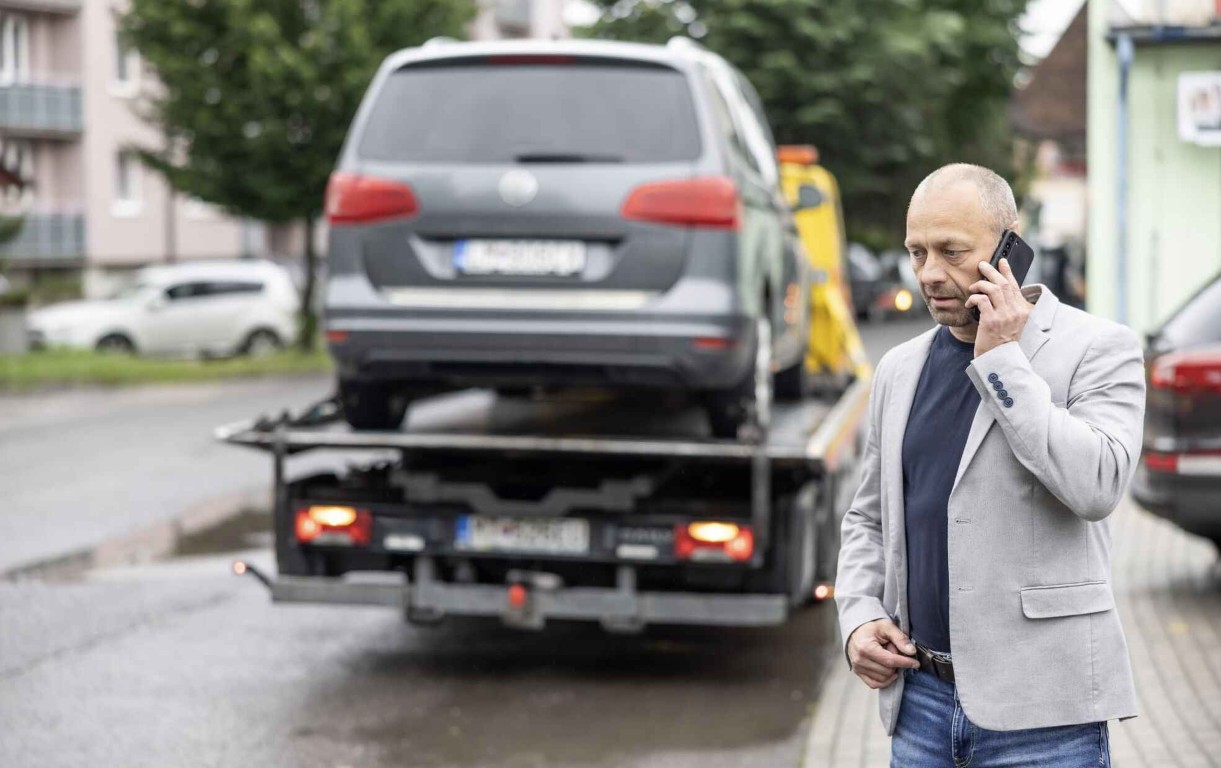 Customer receiving emergency towing assistance in Celina, TX